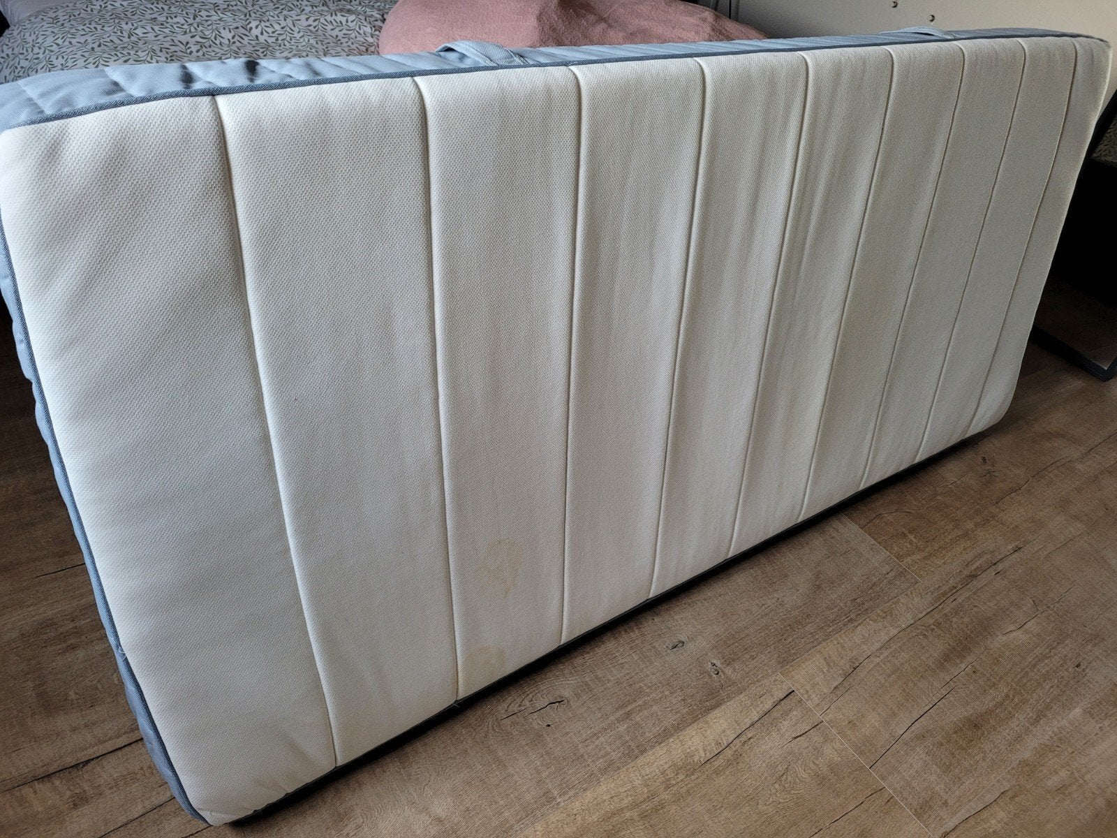 Vesteröy middelhard matras 90x200 cm, Huis en Inrichting, Ophalen, Zo goed als nieuw, Eenpersoons, 90 cm