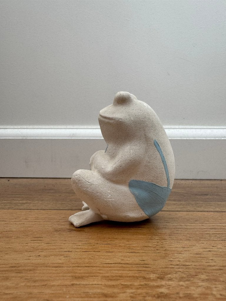 Zittende kikker in badpak - gips - wit - 8,5 cm hoog, Ophalen of Verzenden, Nieuw, Dier