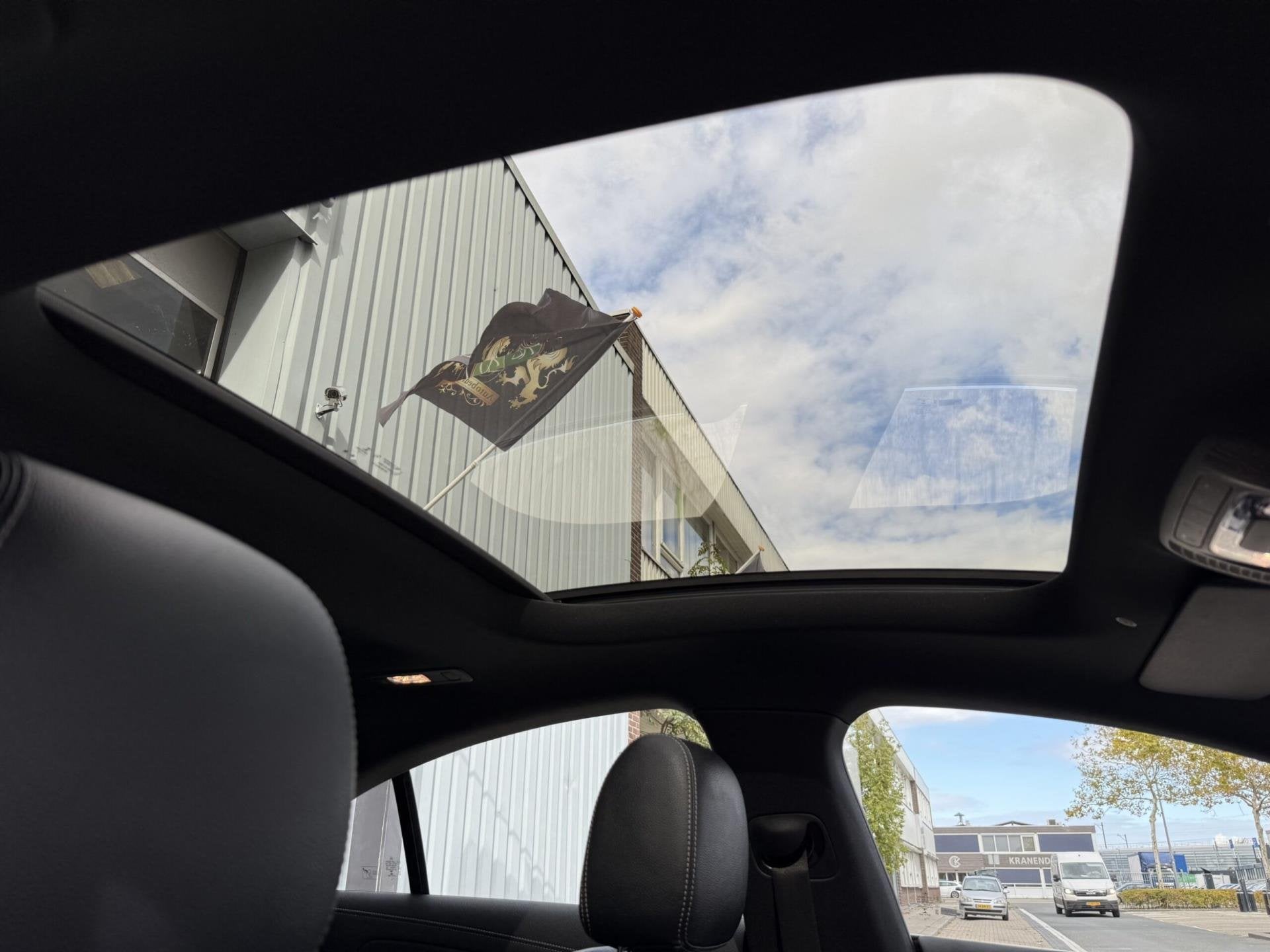 Mercedes-Benz CLA-klasse 250e AMG CAM/LMV-18/LEER/NAVI/PANO, Gebruikt, 4 cilinders, Wit, Bedrijf