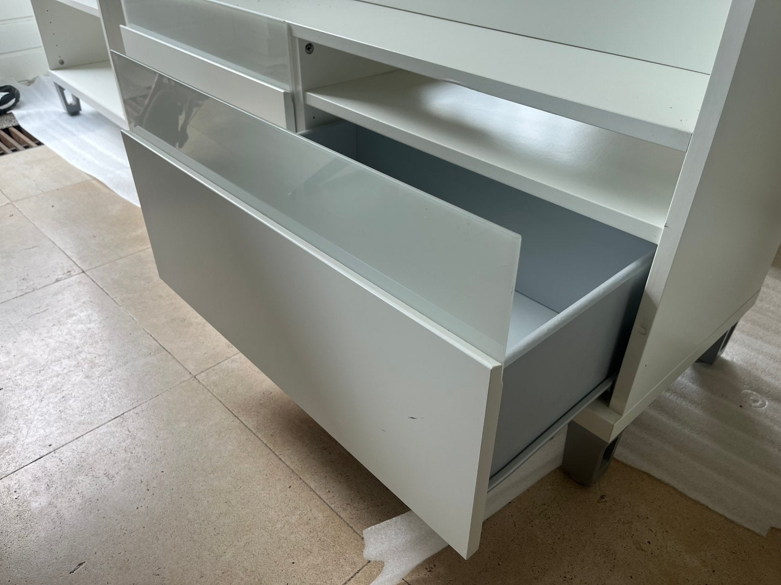 Besta Ikea 2 lades, hoogglans wit, Huis en Inrichting, Kasten | Boekenkasten, Ophalen, 50 tot 100 cm, Zo goed als nieuw, Minder dan 100 cm