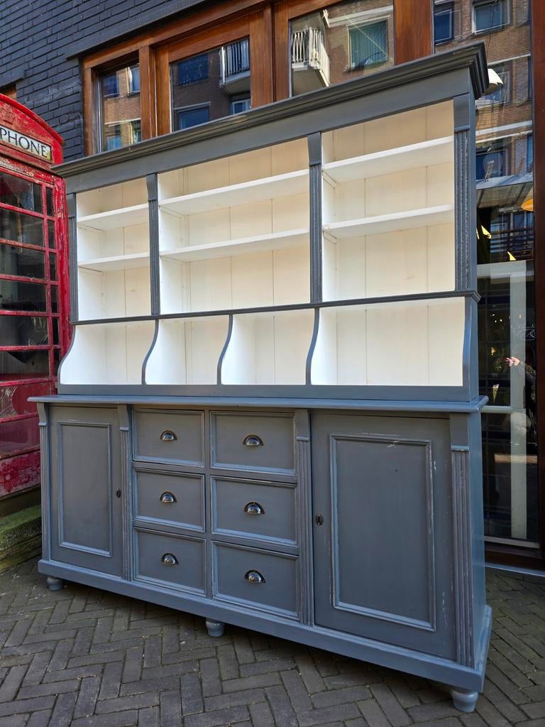 Foto 6 van Charmant grijs-blauwe Grutterskast | Winkelkast | Buffetkast