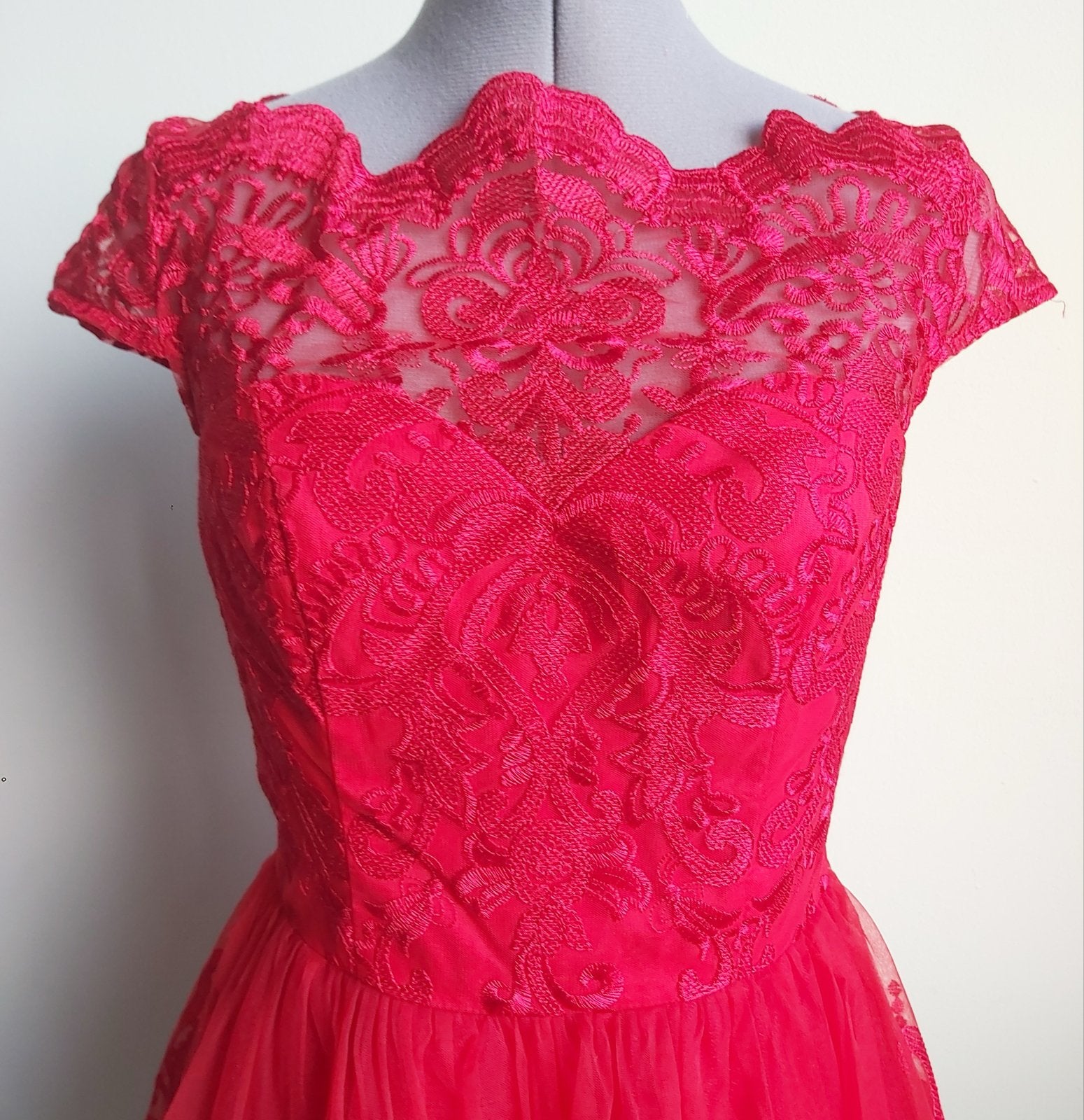 Chi Chi London jurk rood kant maat 36, Ophalen of Verzenden, Zo goed als nieuw, Maat 36 (S), Rood