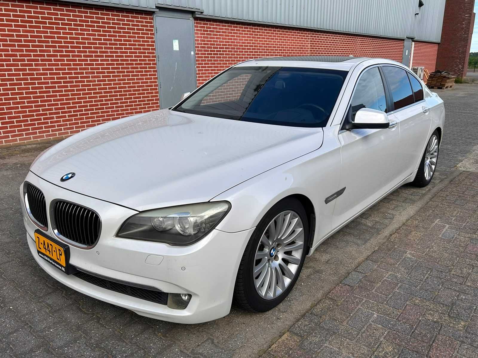 BMW 7-serie 750i 124025KM Z-447-LP, Auto's, Automaat, Gebruikt, Overige carrosserieën, 120 €/maand