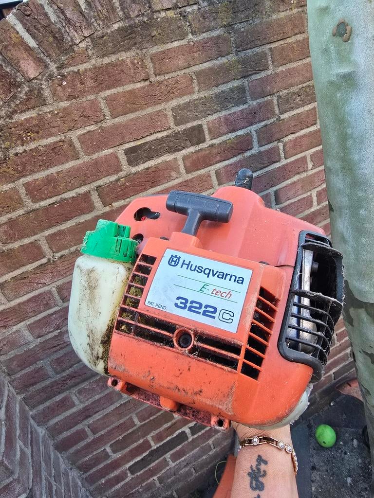 Husqvarna 322C Benzine grastrimmer - 22cc E-tech Motor, Ophalen, Benzine, Gebruikt, 30 tot 50 cm