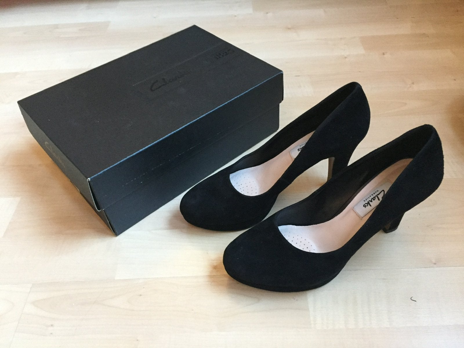 Clarks pumps zwart suede maat 37,5 - zo goed als nieuw!, Pumps, Zwart, Ophalen of Verzenden, Zo goed als nieuw