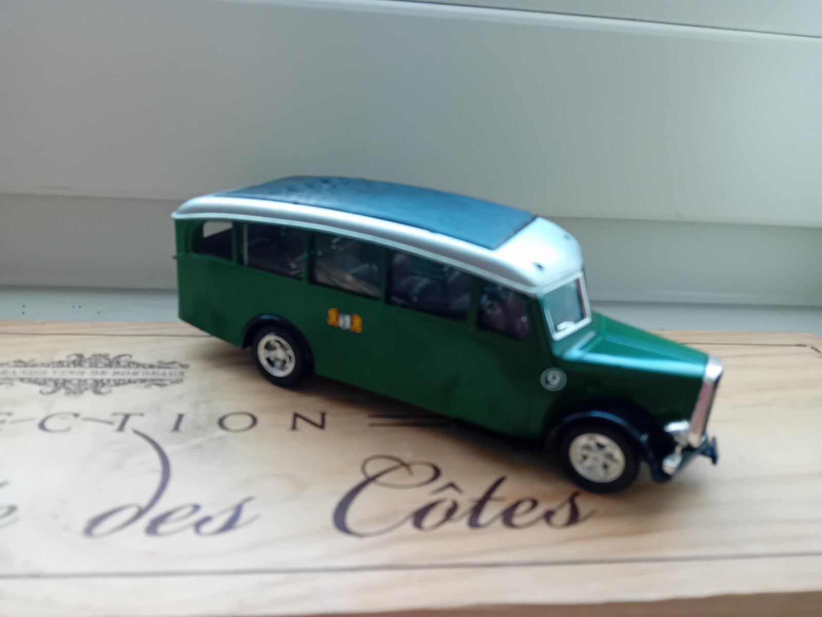 SAURER Zwitserse autobus BASEL schaal 1:50, Ophalen of Verzenden, Zo goed als nieuw, Overige typen, Overige merken