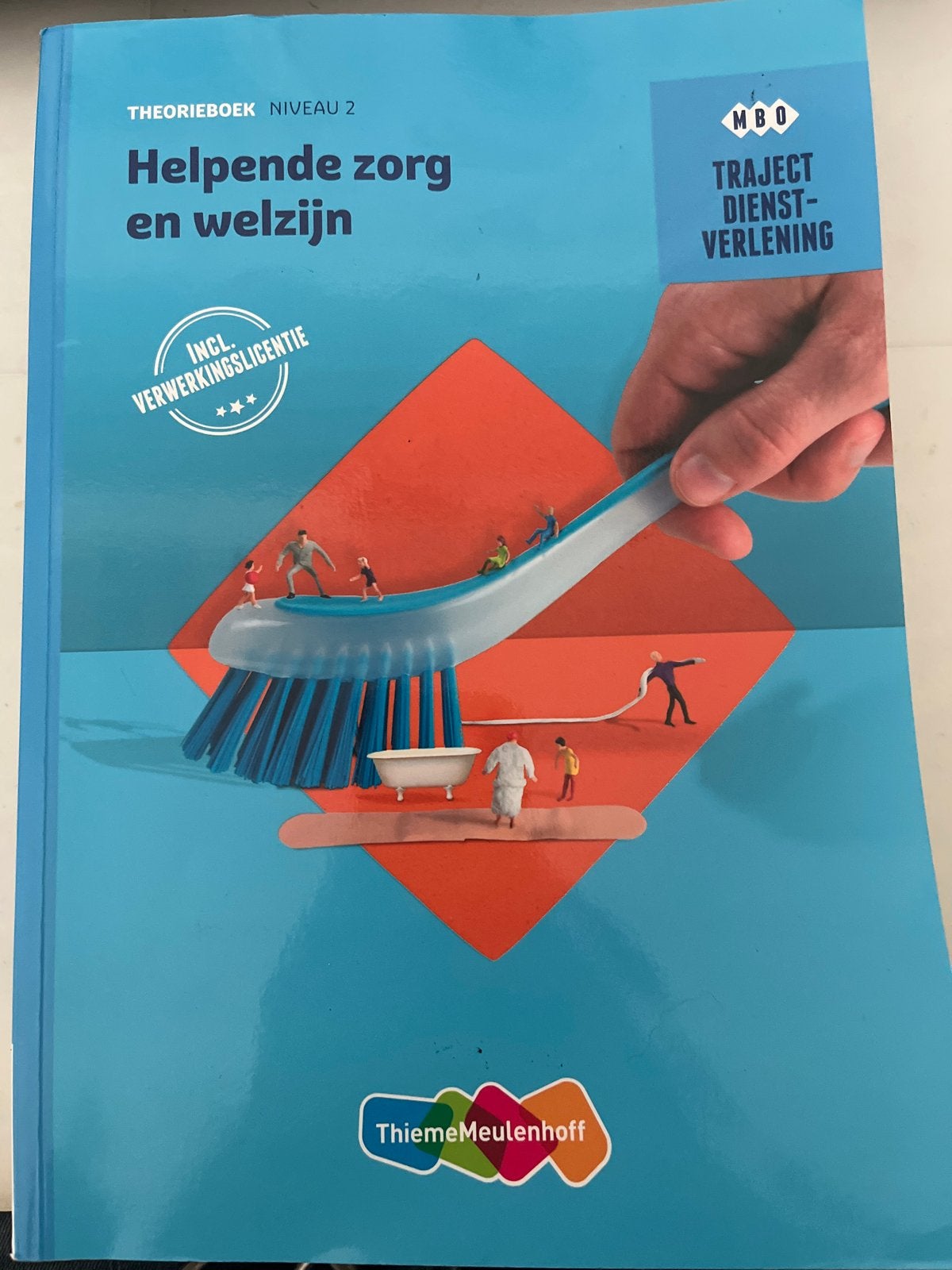 Theorieboek Helpende Zorg en Welzijn MBO Niveau 2 (2023), Ophalen of Verzenden, Zo goed als nieuw, MBO