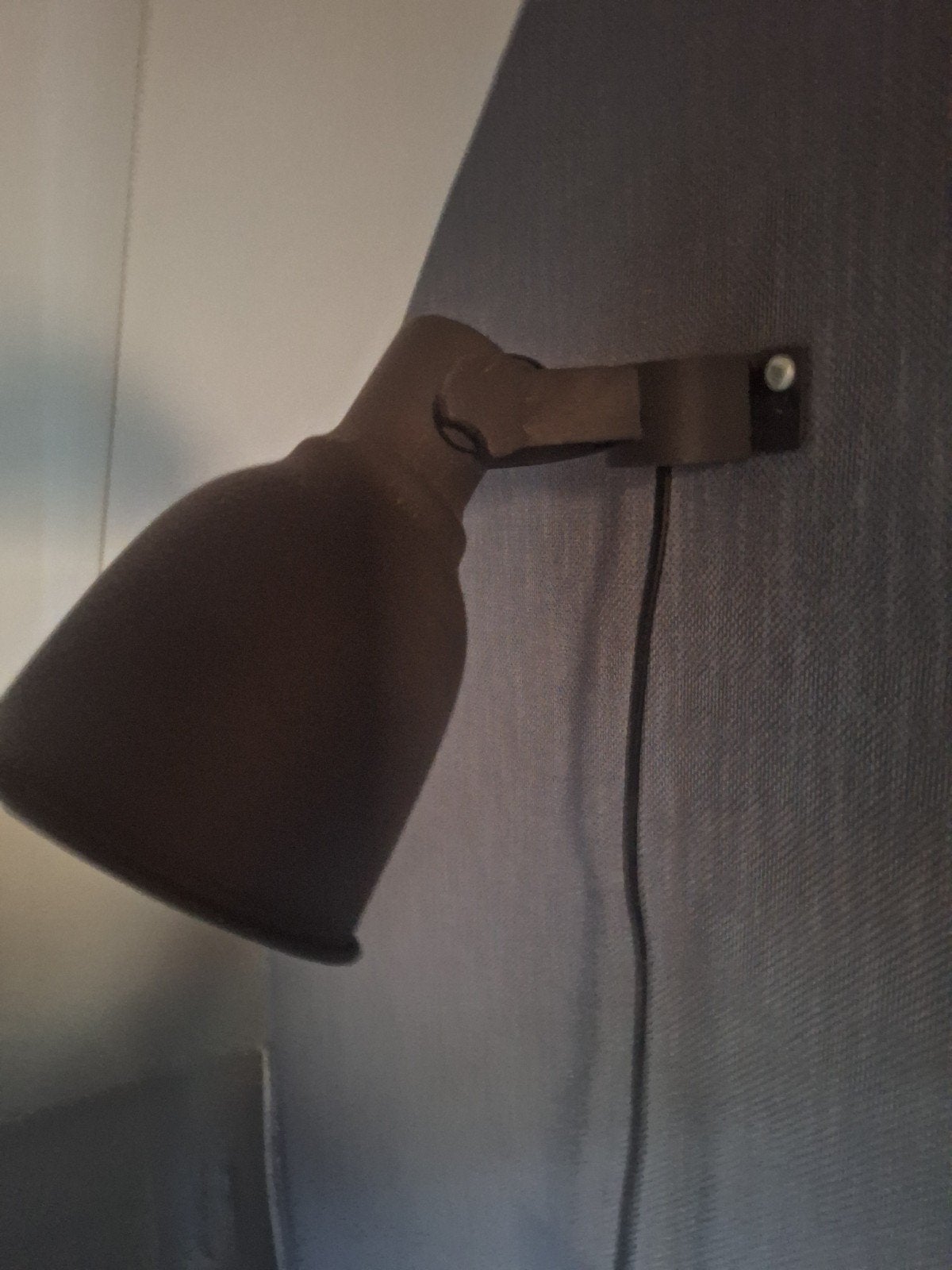 Donkergrijze wandlamp met schakelaar en snoer, Grijs, Leeslamp, Metaal, Gebruikt