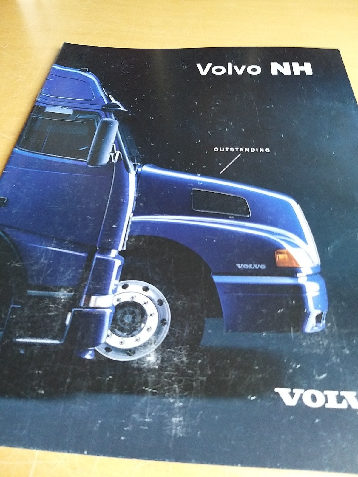 uit 2000 Volvo trucks folder ook Torpedo front vrachtwagens, Ophalen of Verzenden, Zo goed als nieuw, Volvo