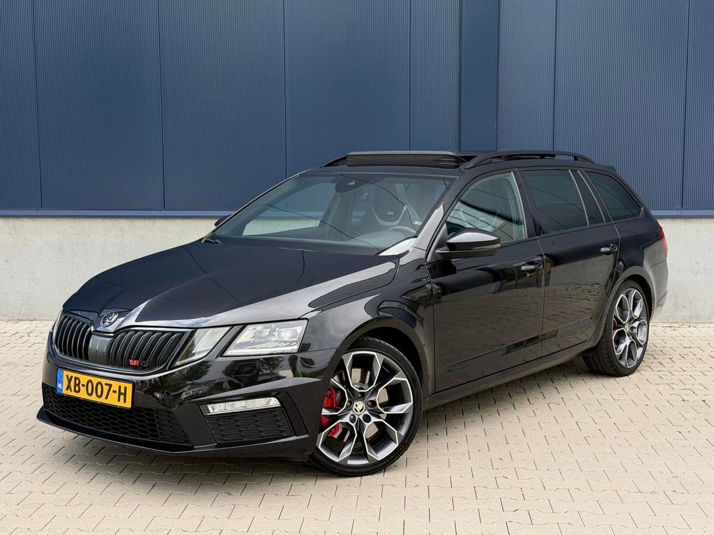 Skoda Octavia 2.0 TSI RS DSG 2018 | Pano | Trekhaak | ACC |, Auto's, 4 cilinders, 1984 cc, Zwart, Particulier