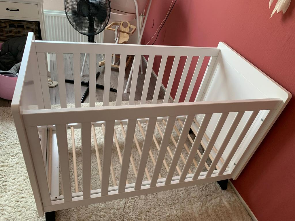 Bopita Juno wit/zwart 2-delige babykamer commode en ledikant, Ophalen, Zo goed als nieuw, Jongetje of Meisje