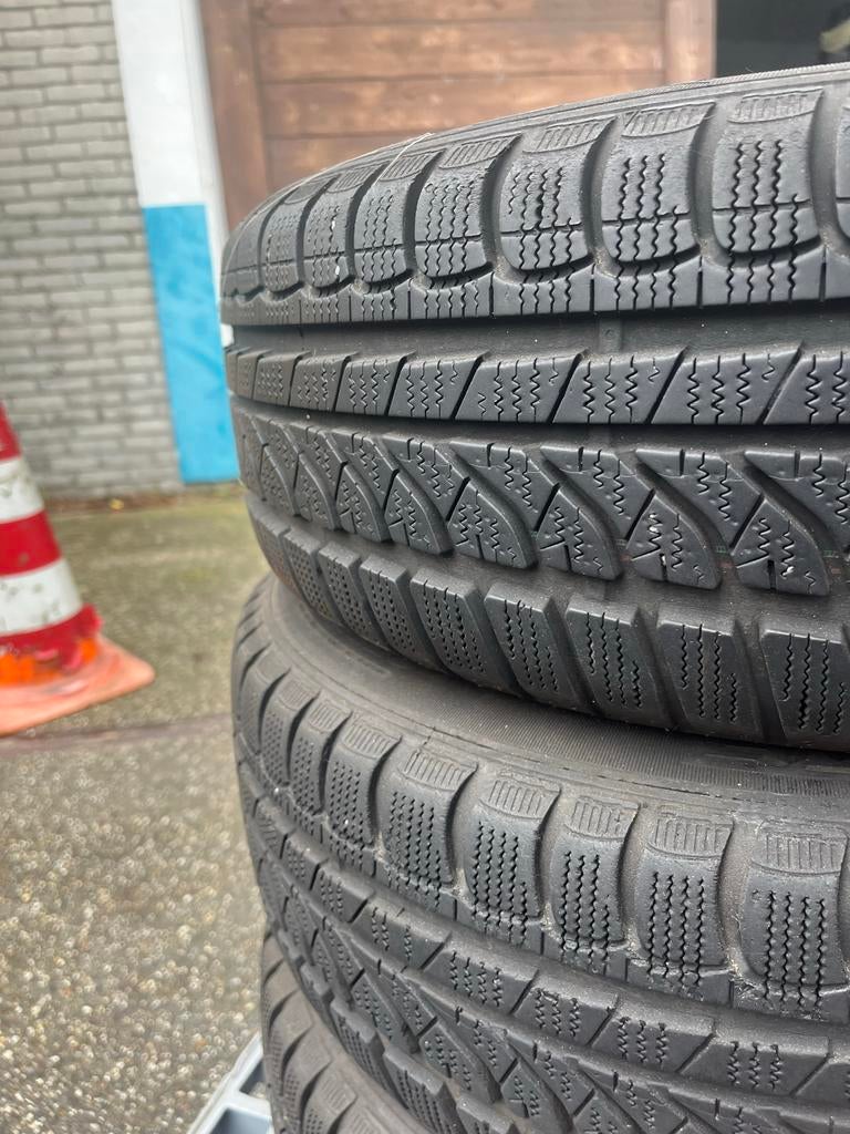 Winterbanden in Nieuwstaat - 195/65 R15 Volkswagen Polo, Ophalen of Verzenden, Nieuw