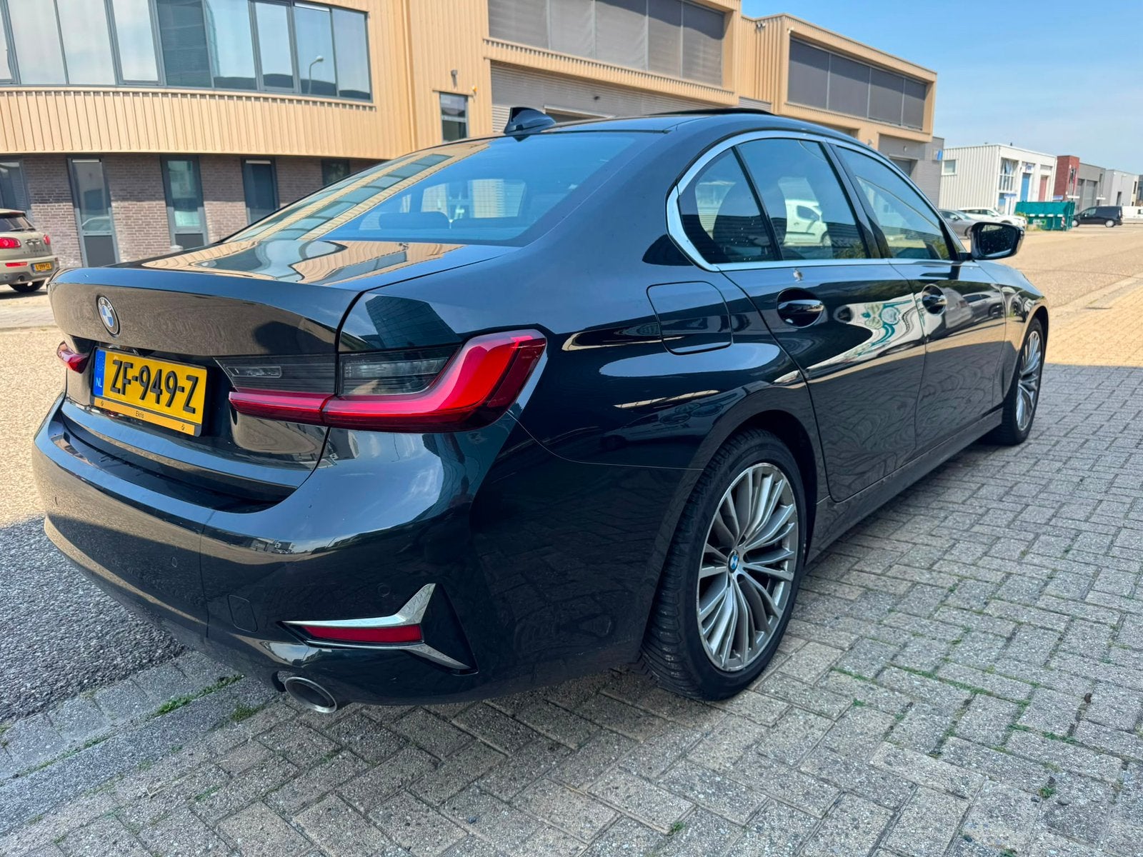BMW 3-Serie 320i 184pk Aut CAMERA OPENDAK LEDER NAVI LED, Automaat, 1998 cc, Bi-Xenon koplampen, Euro 6