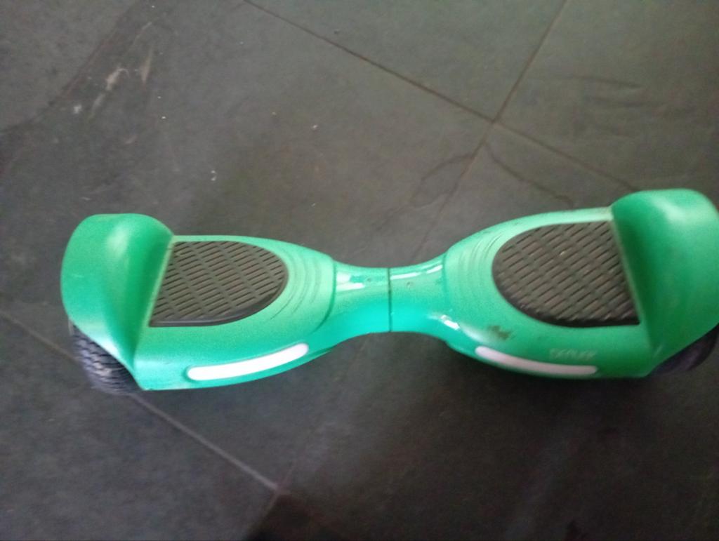 Hoverboard nauwlijks gebruikt 2 jaar oud, Ophalen of Verzenden, Elektrische step (E-scooter)