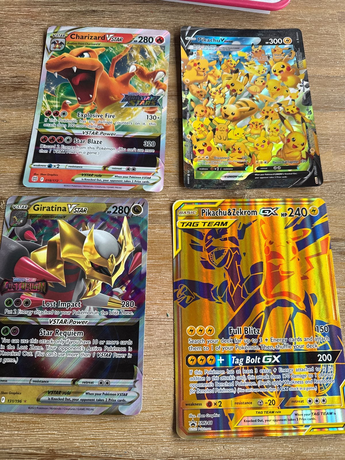 4 exclusieve jumbo Pokémon kaarten - Charizard, Pikachu, Gir, Hobby en Vrije tijd, Ophalen of Verzenden, Zo goed als nieuw, Meerdere kaarten