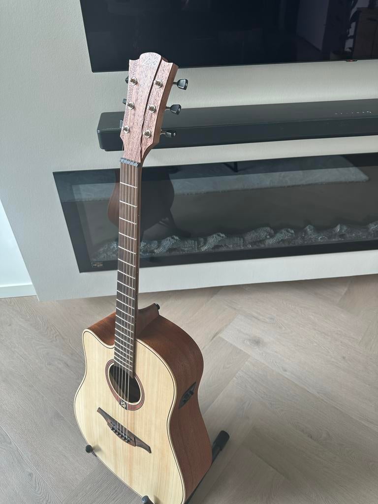 LAG Tramontane T70ACE linkshandige gitaar met element., Muziek en Instrumenten, Ophalen, Zo goed als nieuw, Western- of Steelstringgitaar