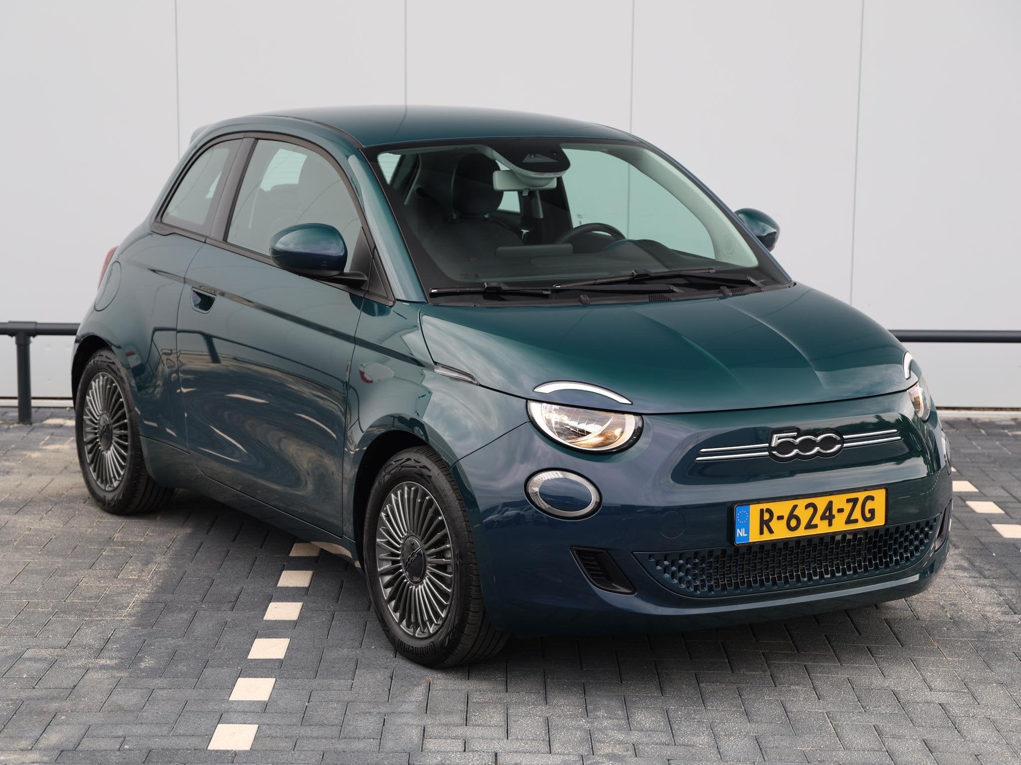 Fiat 500 Icon 42 kWh 118pk | Navigatie | Cruise control | Cl, Stof, 118 pk, Automatische klimaatregeling, 4 stoelen