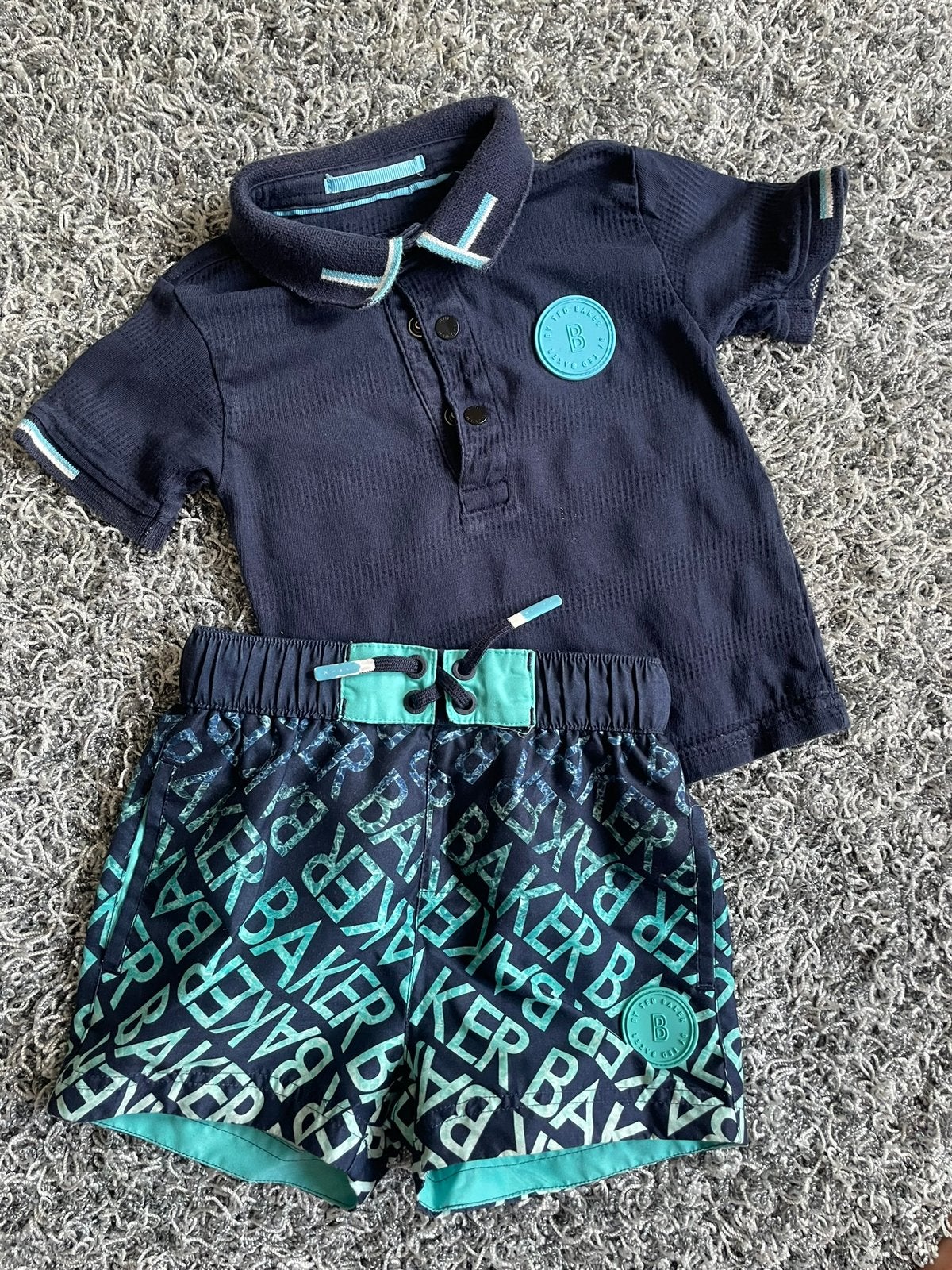 Ted baker 12/18 maanden broekje met bijpassend polo., Kinderen en Baby's, Ophalen of Verzenden, Zo goed als nieuw, Jongetje, Setje
