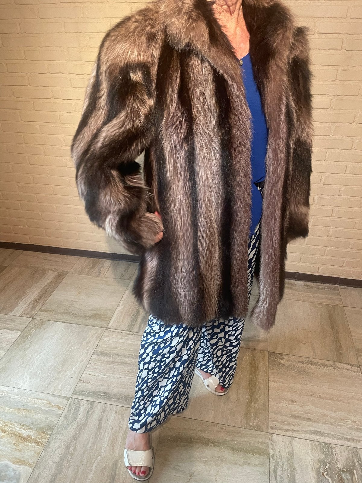Nieuwe Wasbeer Jas - Luxe en Warm, Kleding | Dames, Ophalen of Verzenden, Nieuw, Maat 36 (S), Bruin