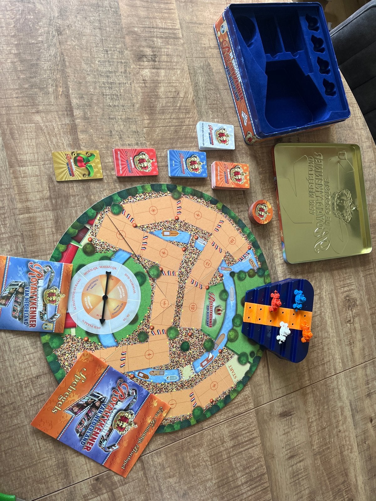 De Grootste Royaltykenner van Nederland Bordspel, Drie of vier spelers, Ophalen, Nieuw