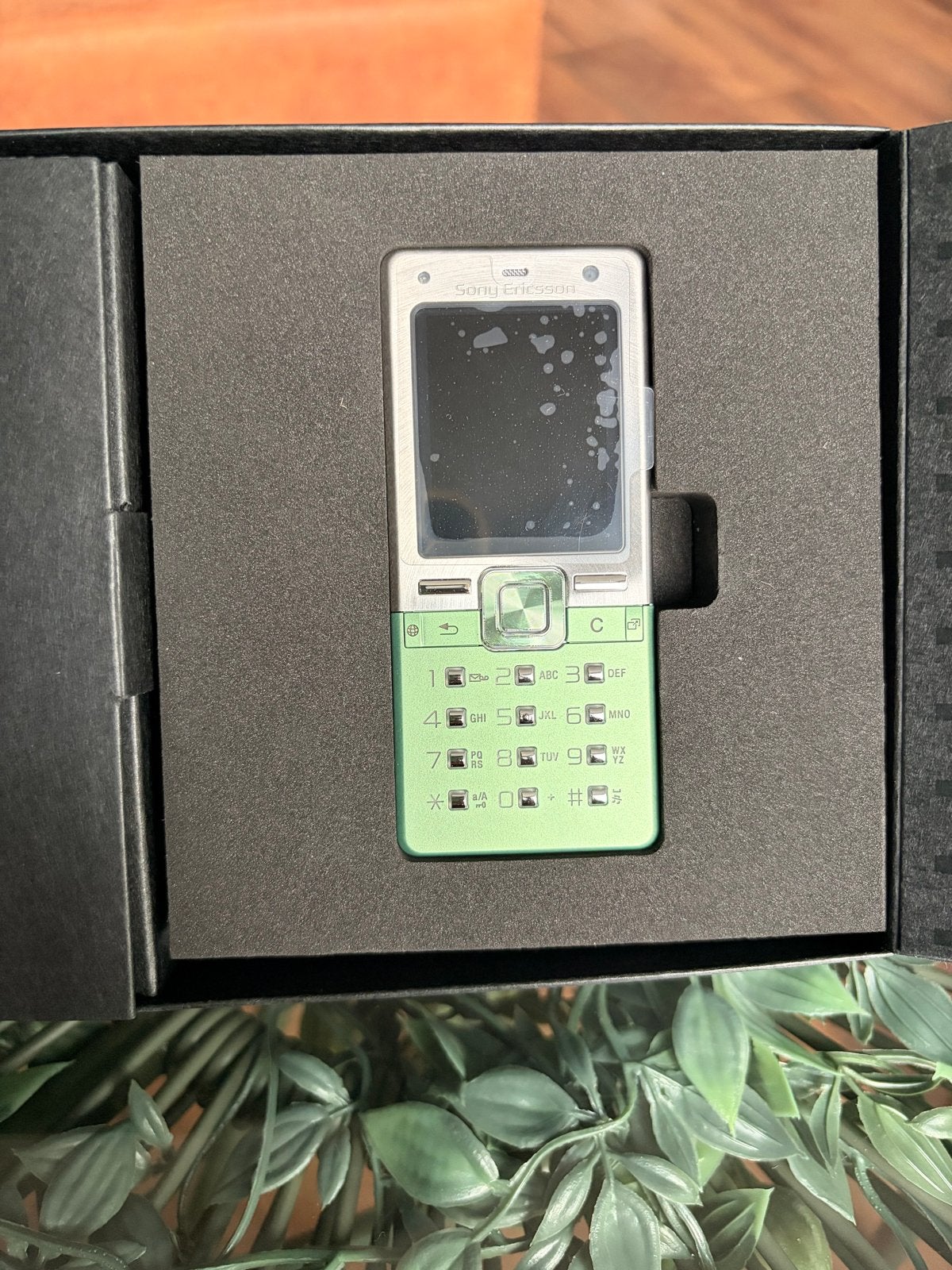 Sony Ericsson T650i - Growing Green (Nieuw in doos), Telecommunicatie, Mobiele telefoons | Sony, Overige systemen, Fysiek toetsenbord