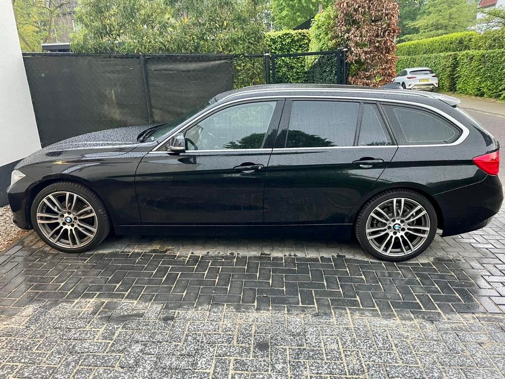 BMW 3-Serie 1.6 316I Touring AUT 2014 Zwart, Automaat, Zwart, 4 cilinders, 1445 kg