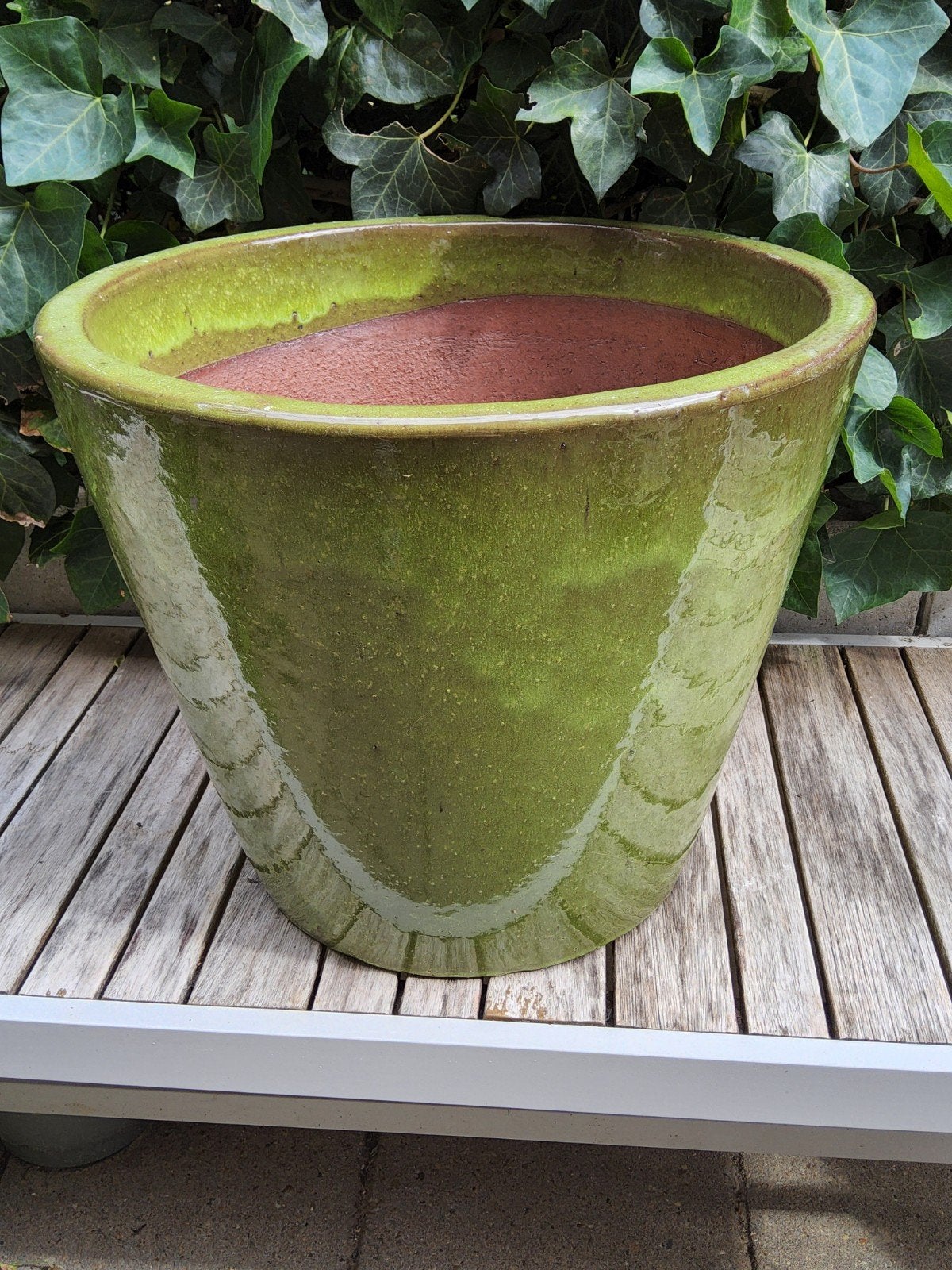 Grote Provençaals Groene Keramieken Bloempot, Zo goed als nieuw, Minder dan 40 cm, Aardewerk, Ophalen