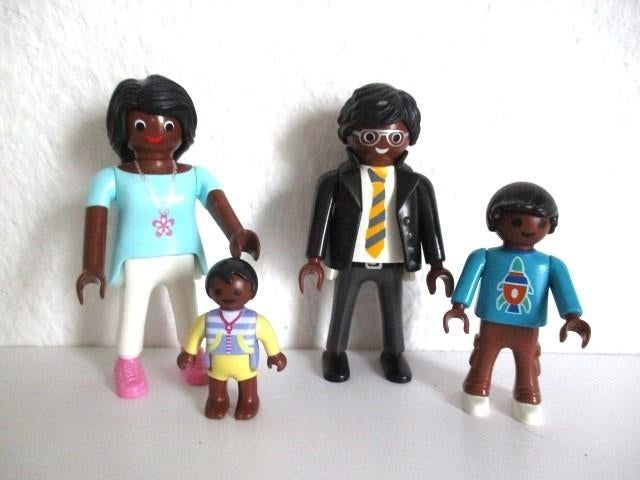 playmobil fam. gezin donker (nieuw), Kinderen en Baby's, Speelgoed | Playmobil, Ophalen of Verzenden, Zo goed als nieuw, Complete set