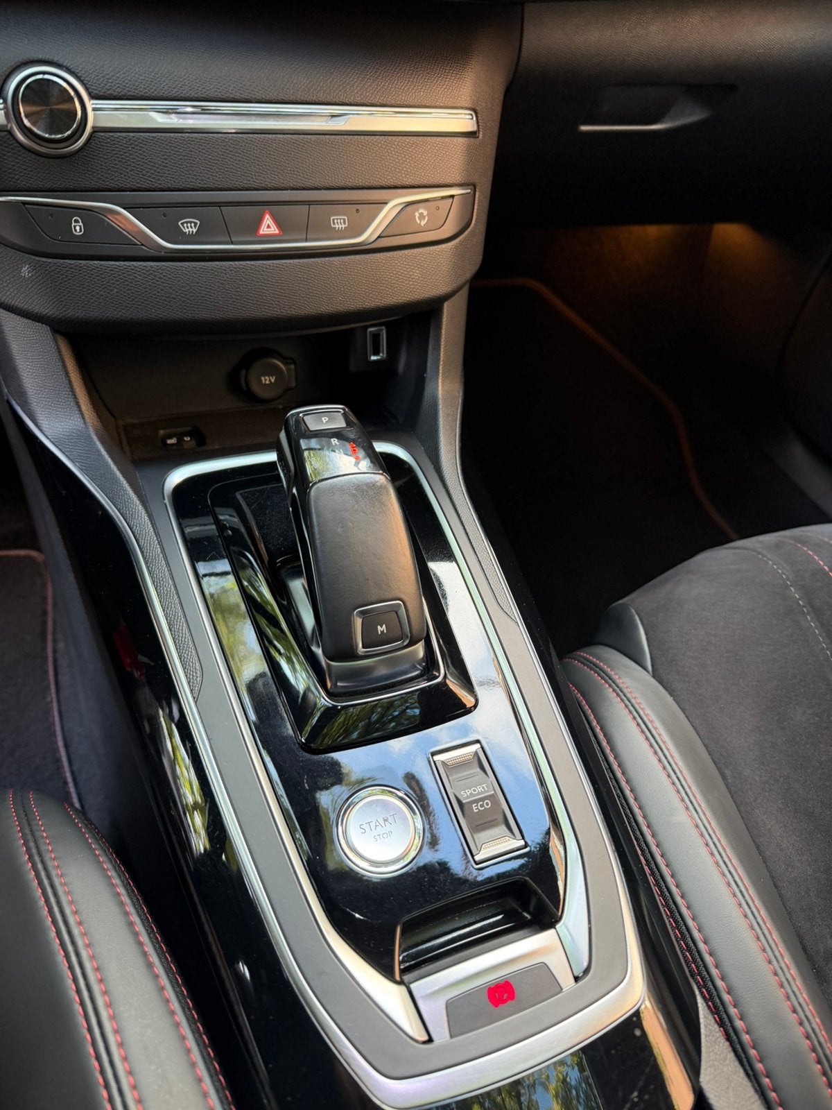 Foto 10 van Peugeot 308 2.0 Bluehdi 180pk 2017 Blauw