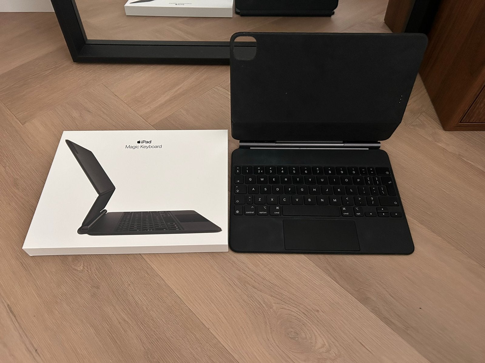Apple ipad magic keyboard, Computers en Software, Ophalen of Verzenden, Zo goed als nieuw, 10 inch, Bescherming voor- en achterkant