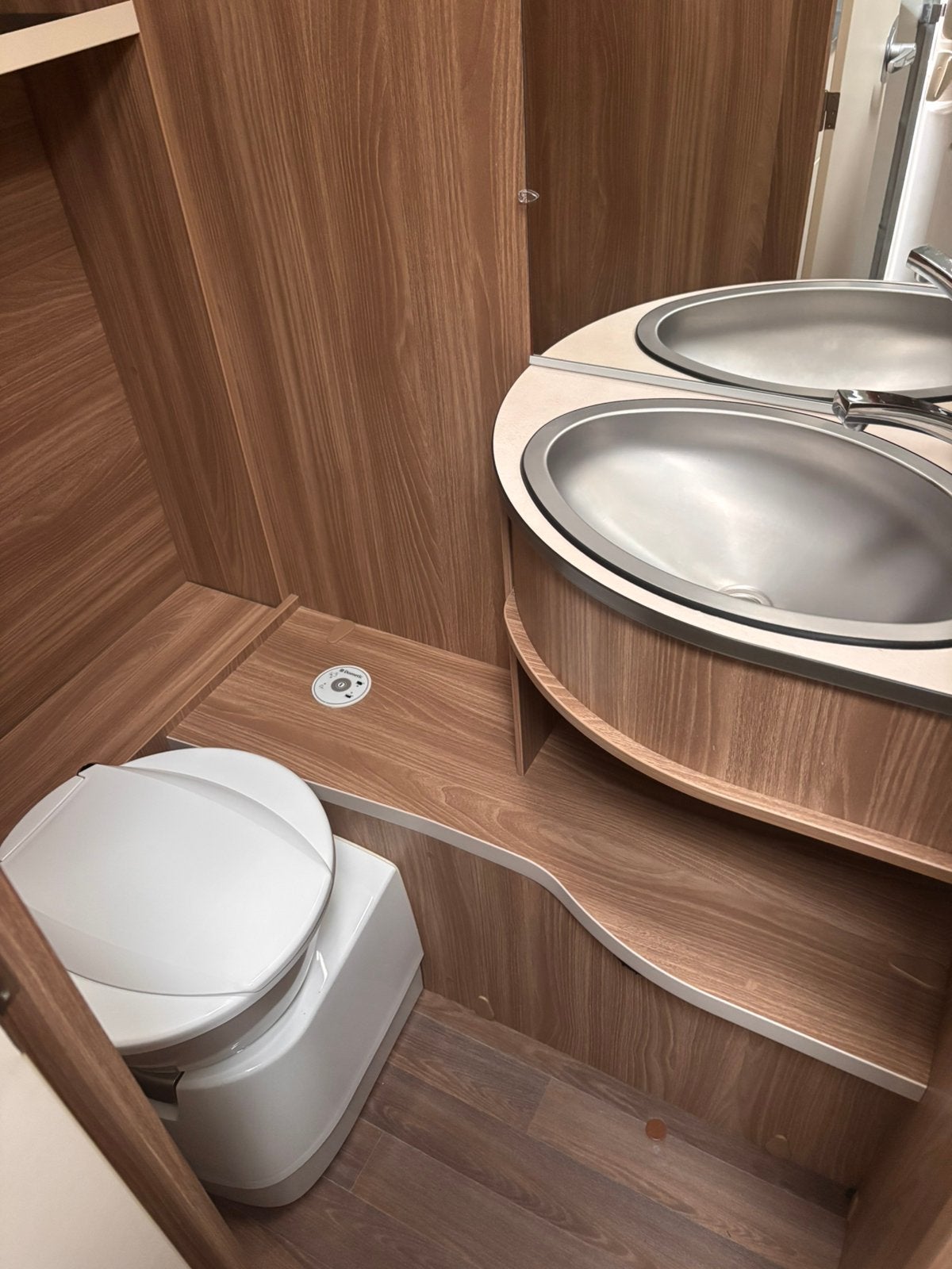 Bürstner Premio Life 420 TS - Compacte en complete caravan, Fietsenrek, Vast bed, Treinzit, Particulier
