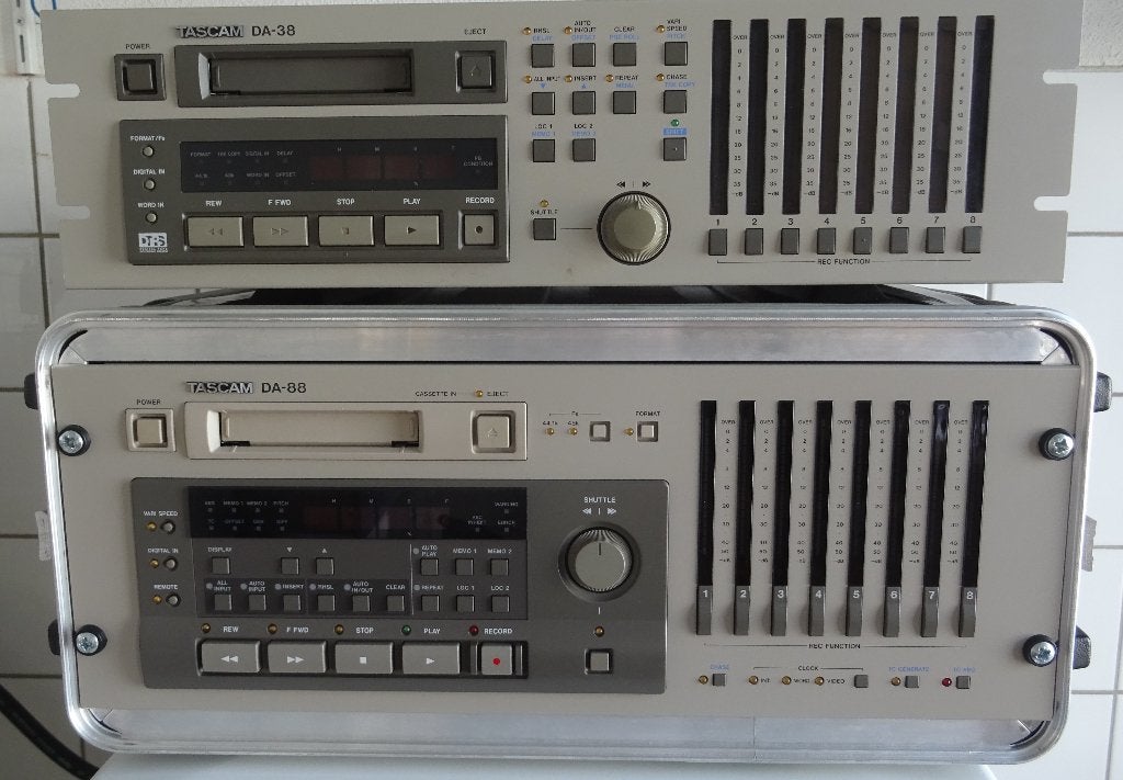 Tascam DA-38 en DA-88 digitale audiorecorders + div extra's, Ophalen, Zo goed als nieuw, Audio