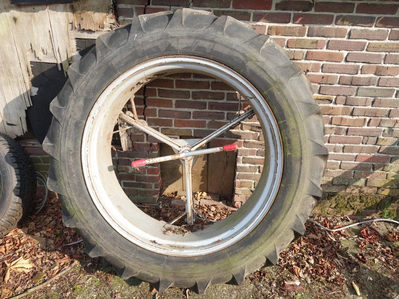 Dubbele lucht 13.6 R 38 tractorband met velg, Ophalen