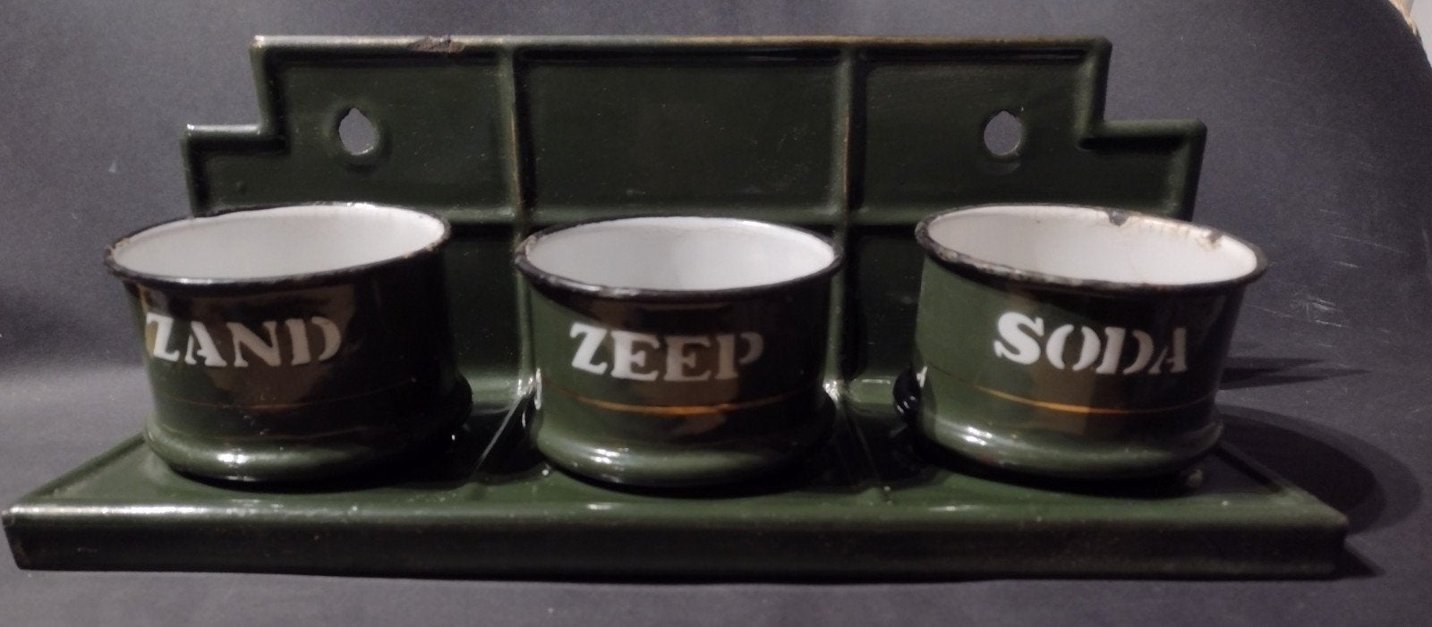 oude groene emaille zand zeep soda set in houder, Ophalen