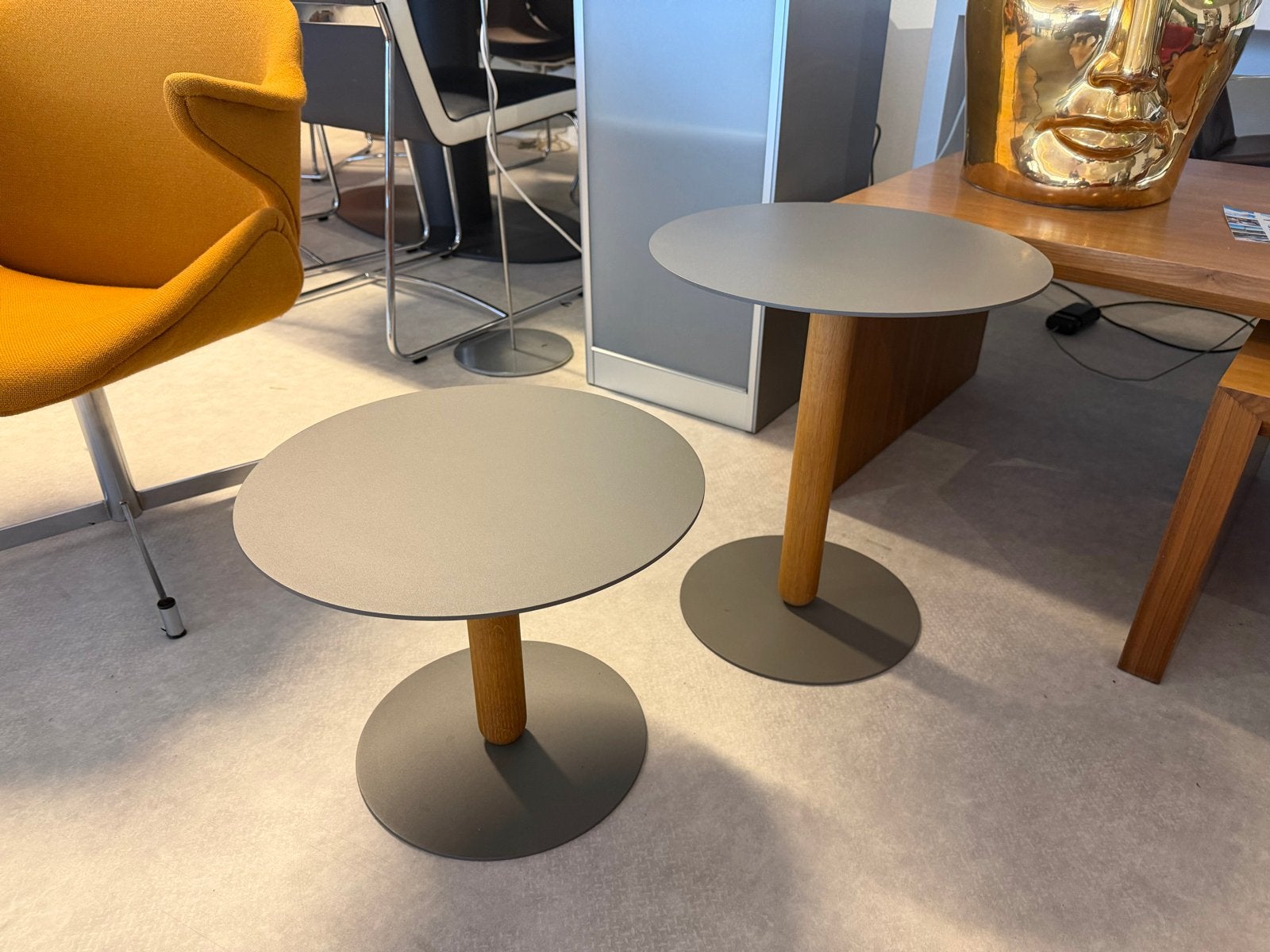 Artifort Balans Bijzettafels (Set van 2) – Khodi Feiz, Minder dan 45 cm, Minder dan 55 cm, Rond, Ophalen of Verzenden