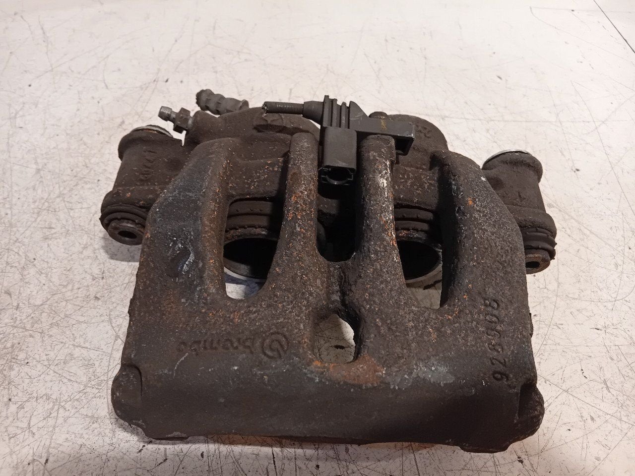 Remklauw rechts voor Mercedes-Benz Vito, Onderdelen@venauto.nl, Van der Ven Autorecycling B.V., Gebruikt, Ettenseweg 76, 4706 PB Roosendaal, The Netherlands
