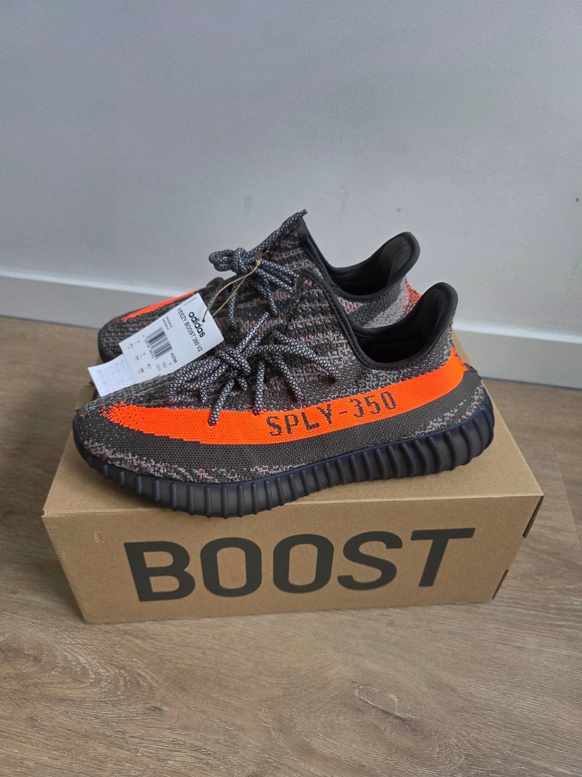 Adidas Yeezy Boost 350 V2 Carbon Beluga, Overige kleuren, Nieuw, Ophalen of Verzenden, Sneakers of Gympen