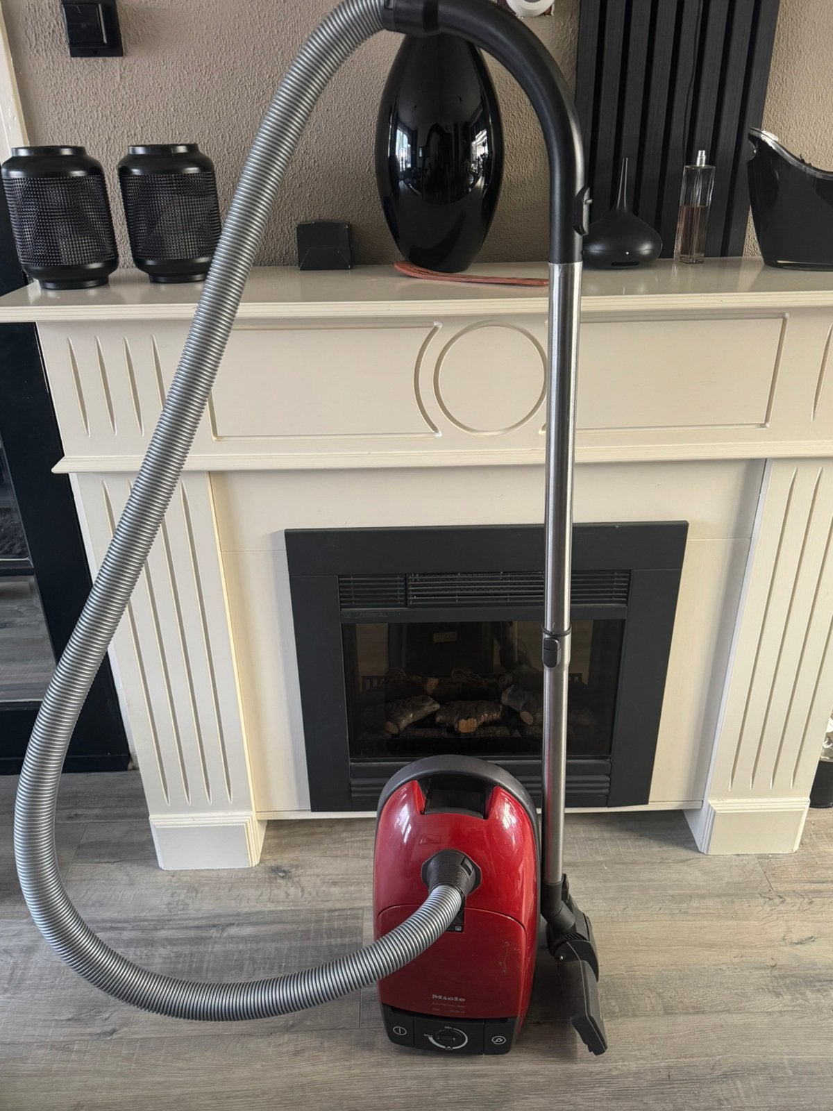 Miele electronic 1800 stofzuiger, Witgoed en Apparatuur, Stofzuigers, Ophalen of Verzenden, Zo goed als nieuw, Stofzak, 1600 tot 2000 watt