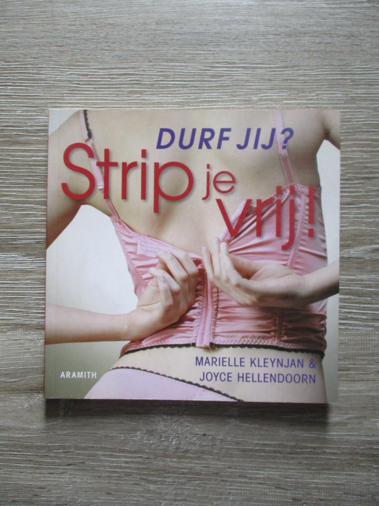 Durf jij? Strip je vrij - Marielle Kleynjan & Joyce Hellen, Ophalen of Verzenden, Gelezen, Nederland