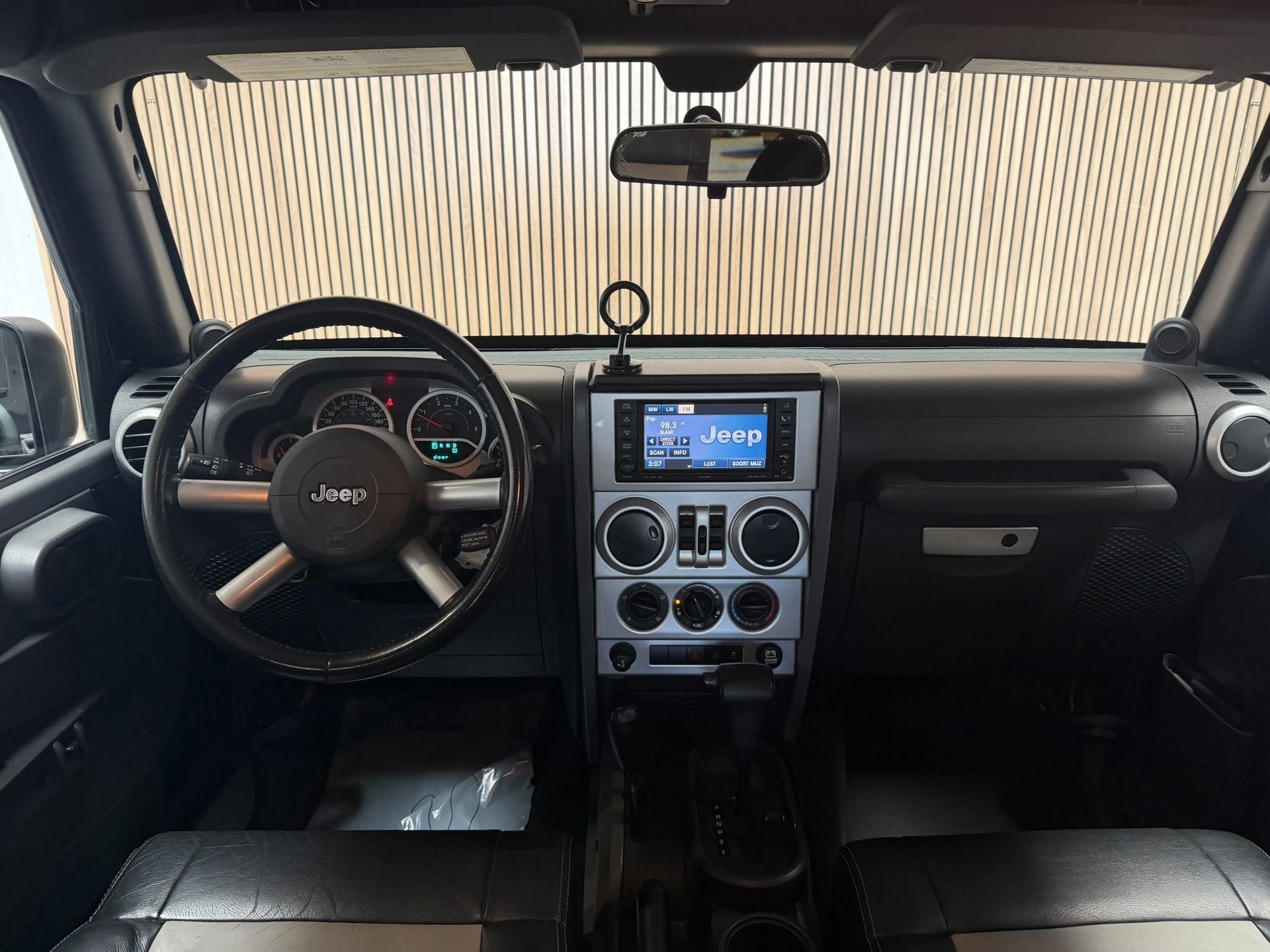 Jeep JEEP WRANGLER UNLIMITED - GRIJS KENTEKEN - TREKHAAK - A, Lederen bekleding, Gebruikt, 4 cilinders, Zwart