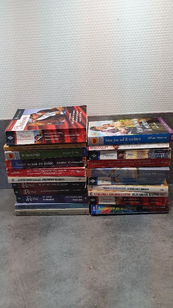 romans boekjes Bouquet Intiem Candlelight Harlequin, Boeken, Romans, Ophalen of Verzenden, Gelezen