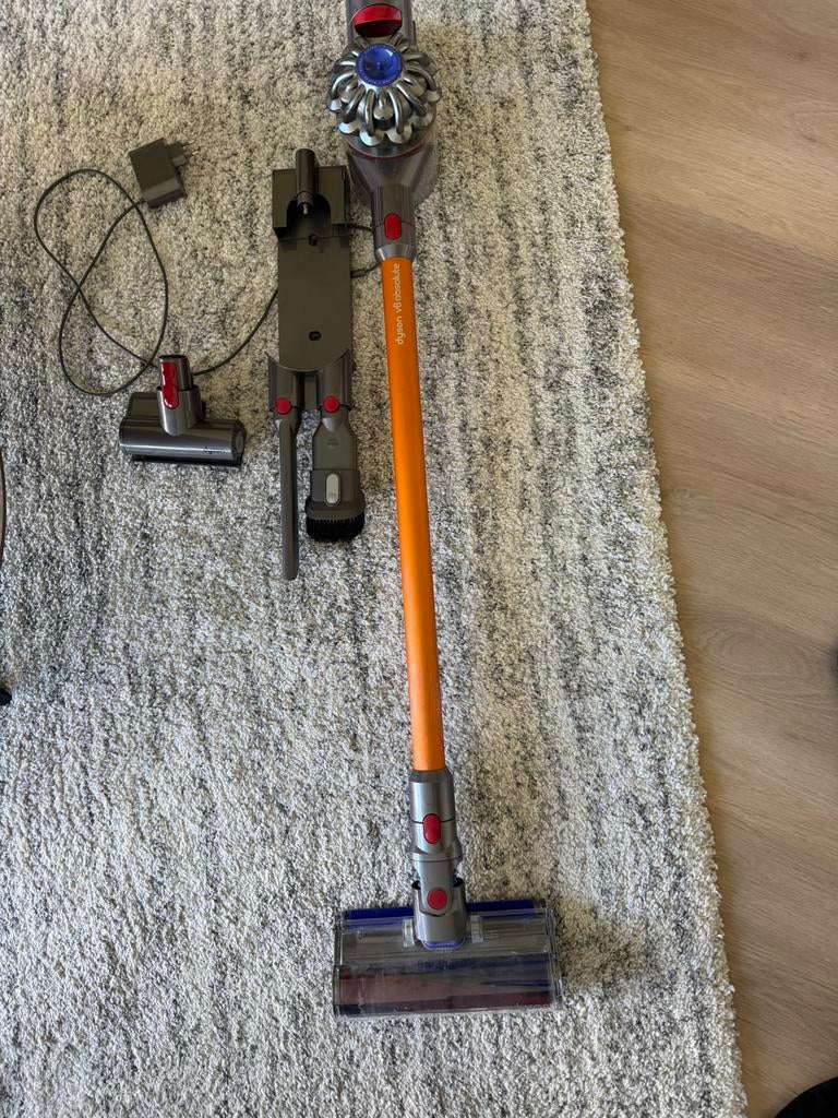 Zgan Dyson V8 absolute, Witgoed en Apparatuur, Stofzuigers, Ophalen, Zo goed als nieuw