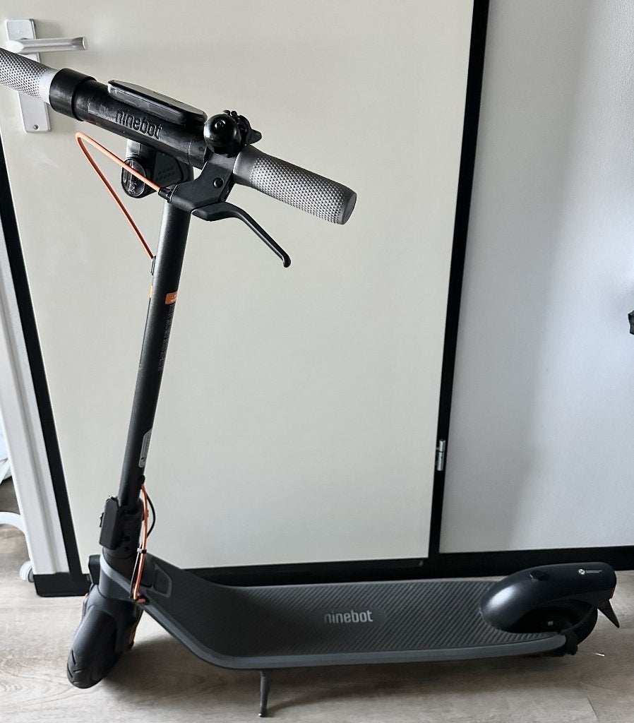 Segway Ninebot E2 Elektrische Step – 25 km/u – Met Oplader, Fietsen en Brommers, Ophalen, Zo goed als nieuw, Elektrische step (E-scooter)