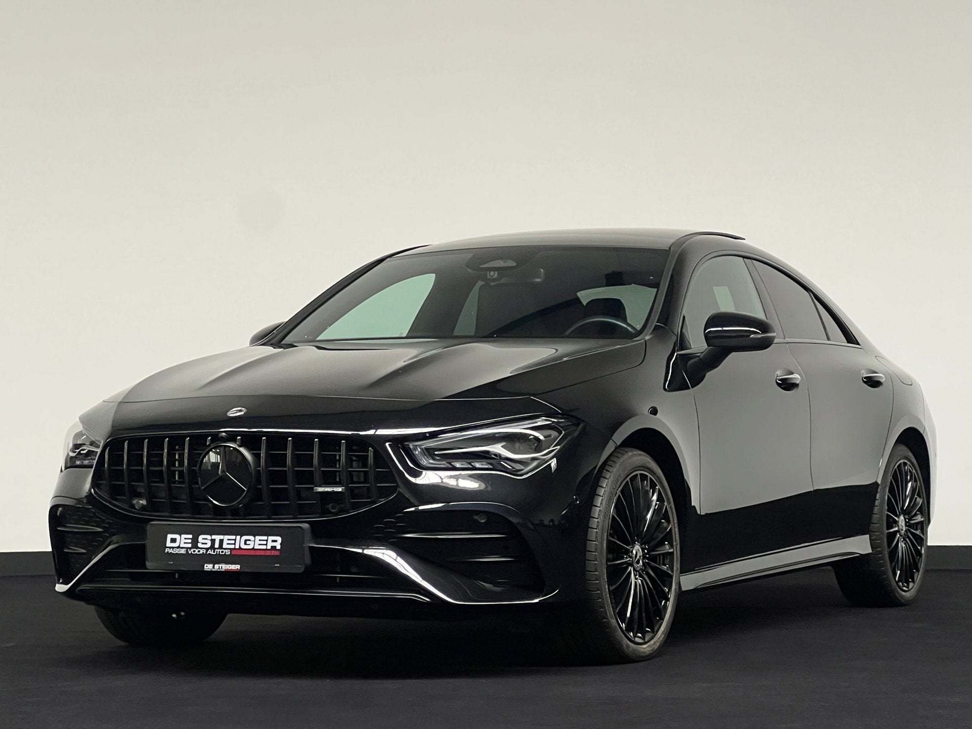 Mercedes-Benz CLA-klasse 250 e AMG Blackpack 45 AMG Pano Dis, Auto's, Mercedes-Benz, CLA, 1525 kg, Gebruikt, Zwart