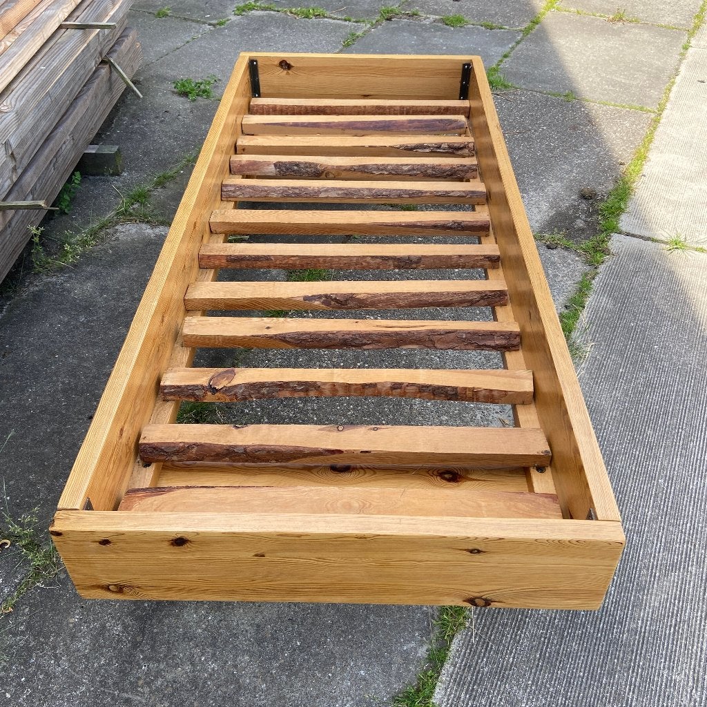 Ate van Apeldoorn Houtwerk Hattem grenen bed jaren 70, Ophalen, Gebruikt, 90 cm, Eenpersoons