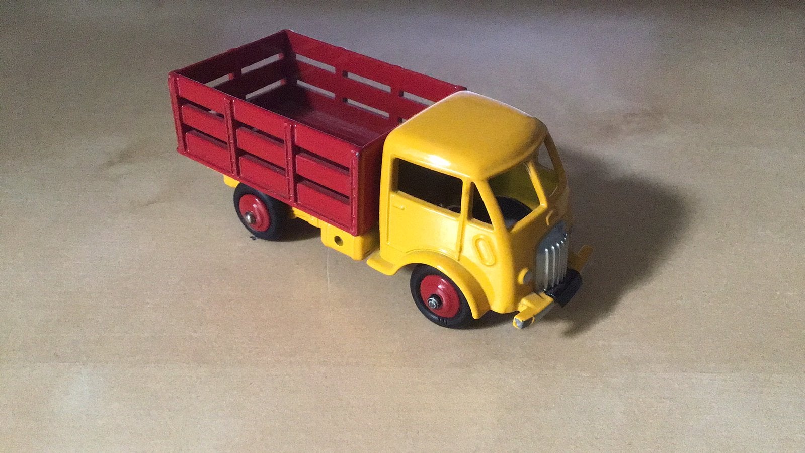 DINKY TOYS FORD CAMION NIEUWER KAN NIET  ACTION PRIJSJE, Hobby en Vrije tijd, Modelauto's | 1:43, Ophalen of Verzenden, Zo goed als nieuw