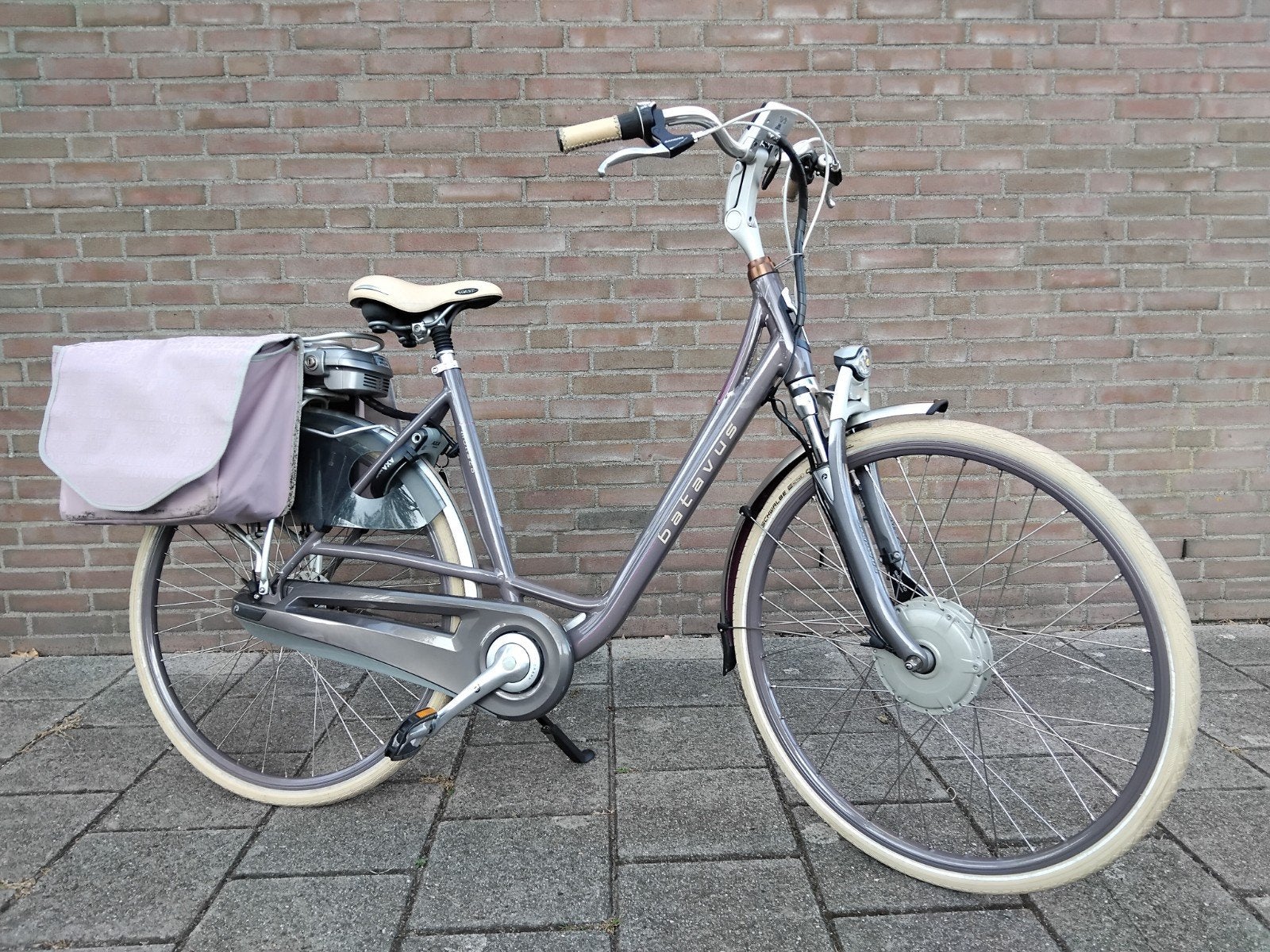 Foto 3 van Batavus Monaco E-go 7 Elektrische dames fiets