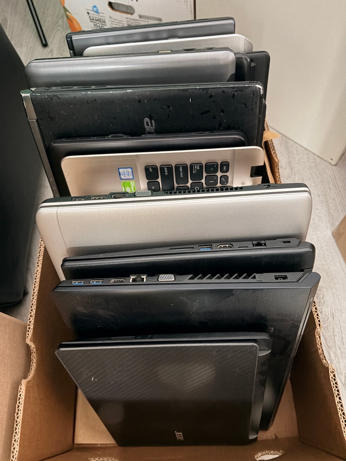 30+ laptops - zolderopruiming, Ophalen, Gebruikt, 2 tot 3 Ghz, 15 inch