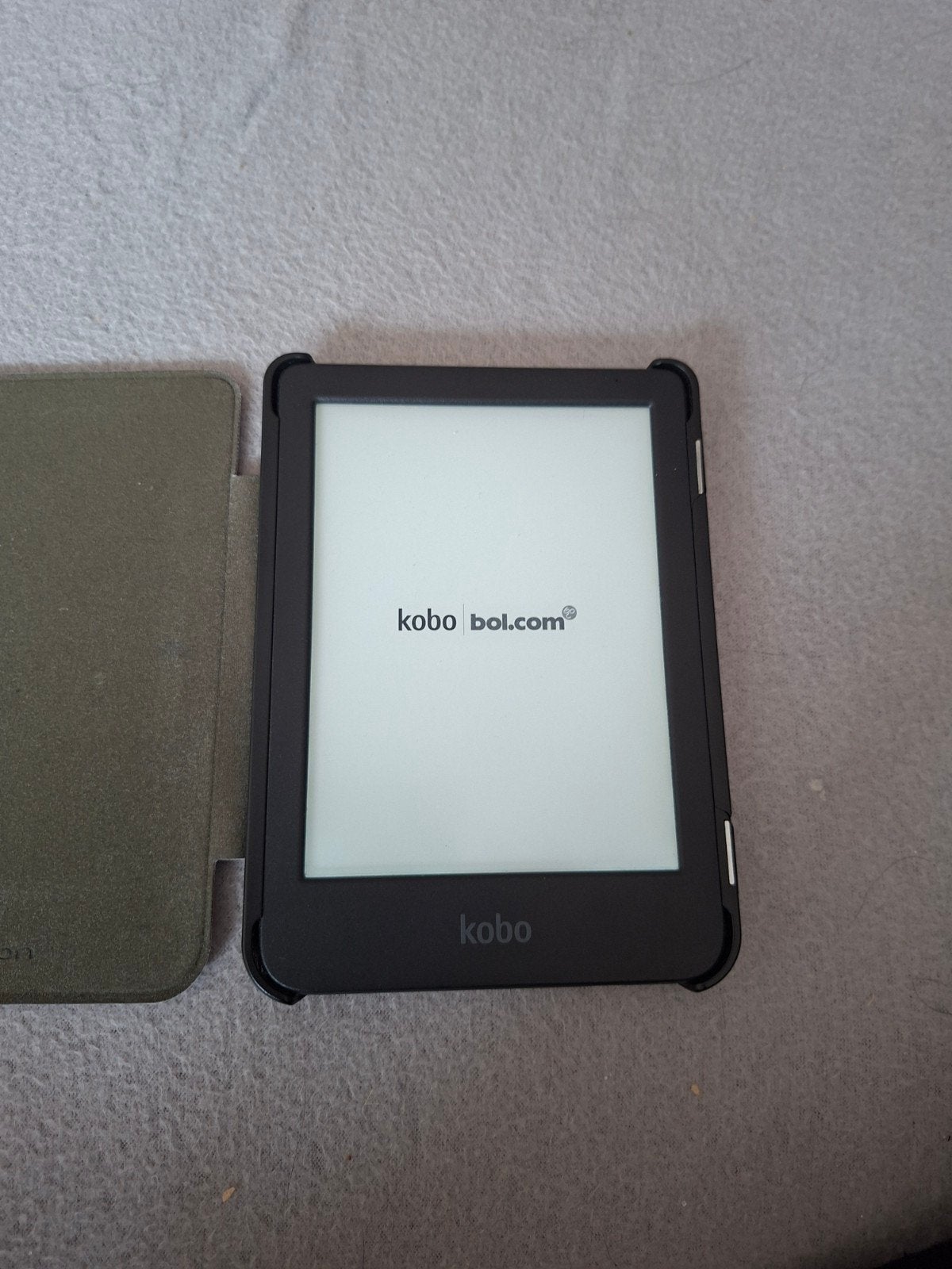 Kobo Clara BW e-reader met hoes en remote, Verzenden, 6 inch of minder, Kobo, Zo goed als nieuw