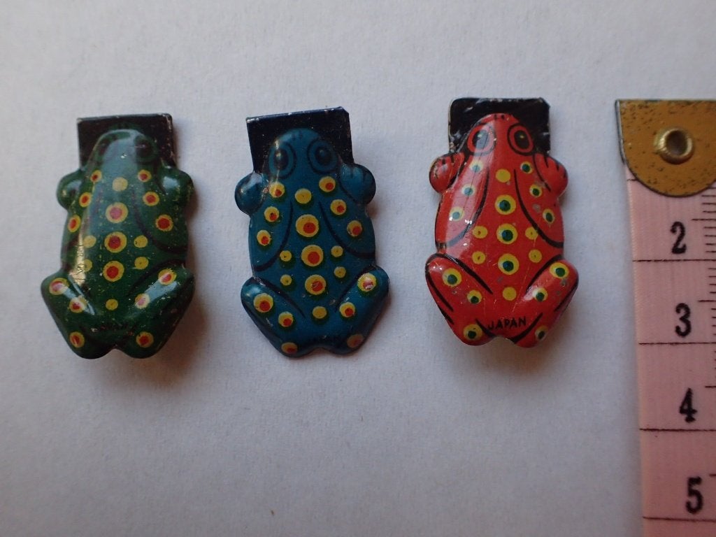 Klikkers, klein model kikkers, made in Japan, 3 cm. hoog, Ophalen of Verzenden
